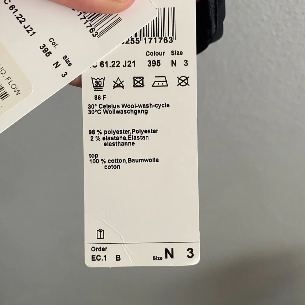 Marc Cain Top Size 8 Navy Blue Lightweight Soft Floral Sleeveless Chic Luxury - Picture 5 of 9